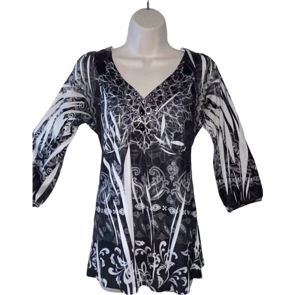 Ladies Energe medium black and white design short tunic,dress or top on most - Picture 3 of 15